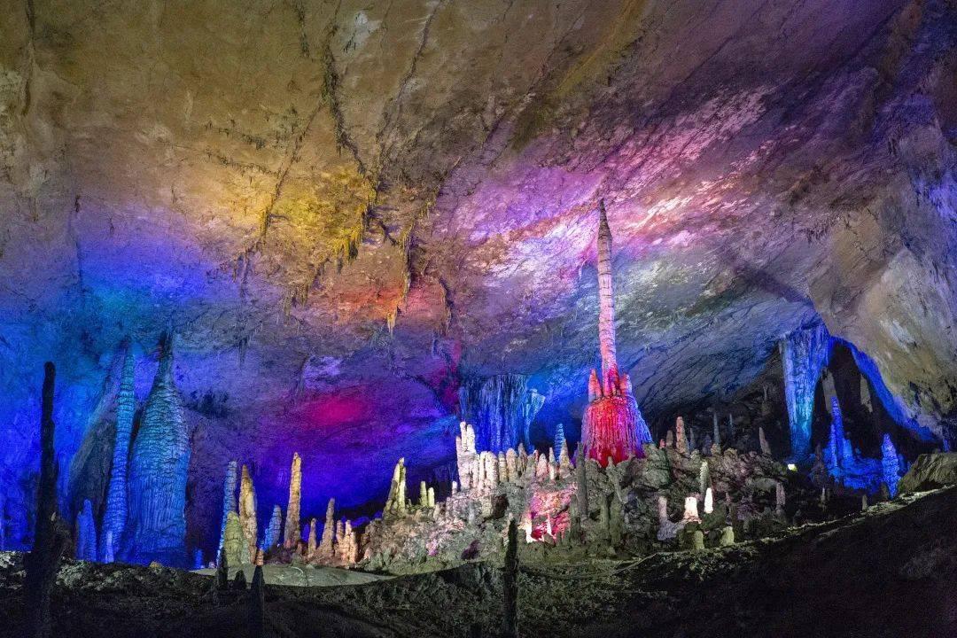 河南方城县一学校发生火灾,应急管理部派工作组赴现场指导处置